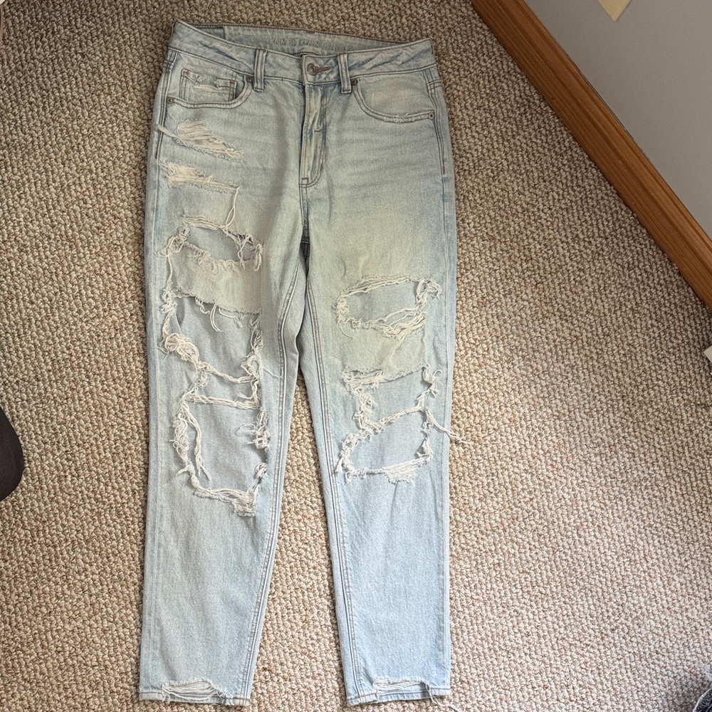American Eagle Women’s Distressed Light Blue Women's Jeans Size 6